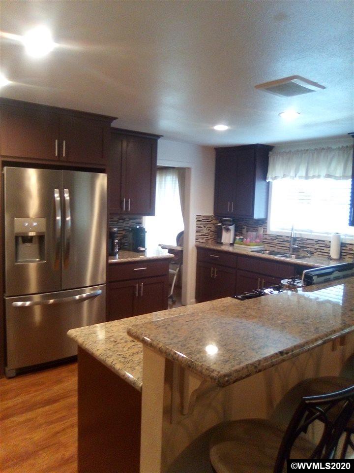 5167 Jones Road Southeast Salem, OR 97306 - Photo 6 of 42 Gallery Image 6