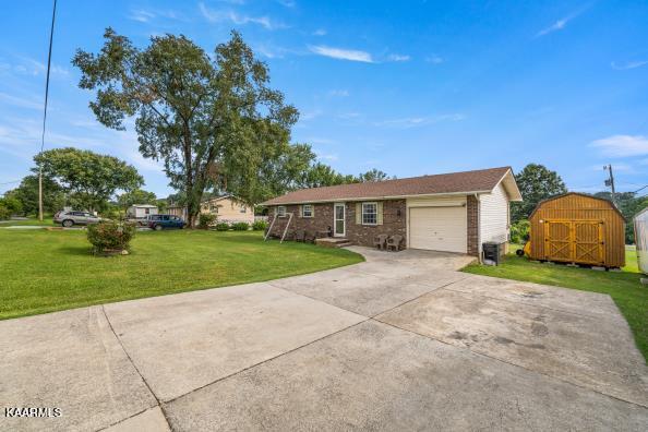 3371 Blue Springs Road Strawberry Plains, TN 37871 - Photo 3 of 16 Driveway