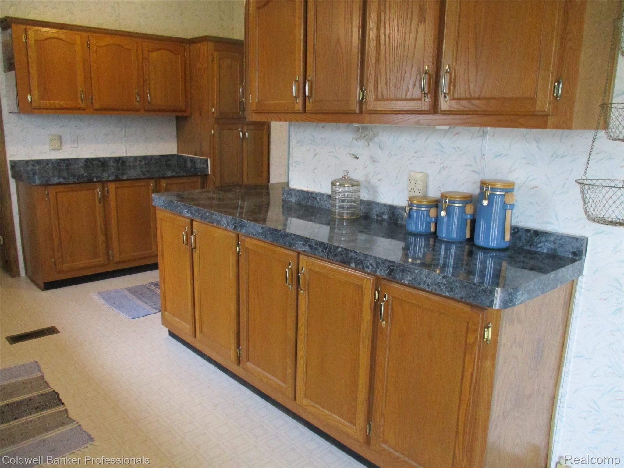 3 KITCHEN.JPG