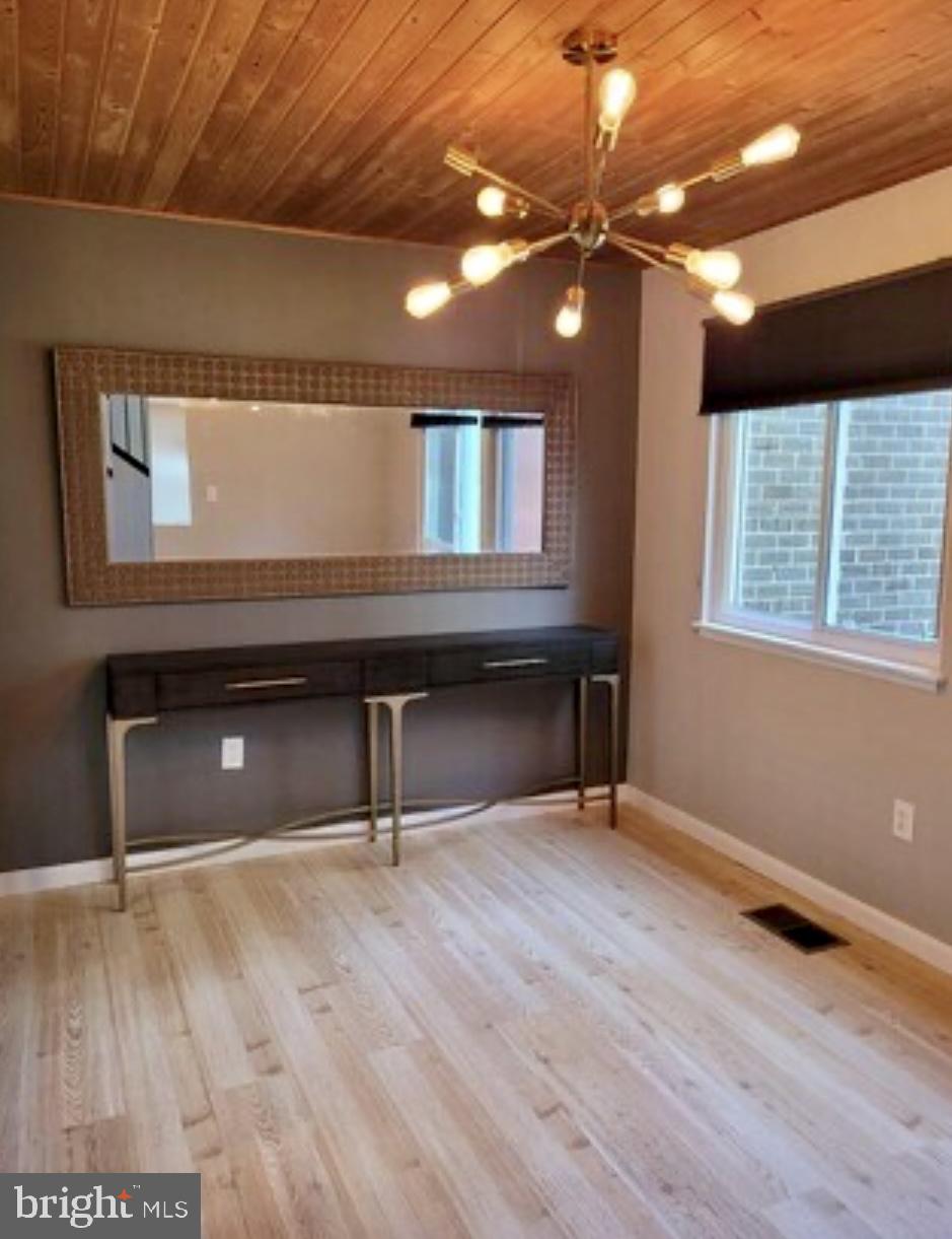 1415 Greenmont Court Reston, VA 20190 - Photo 4 of 27