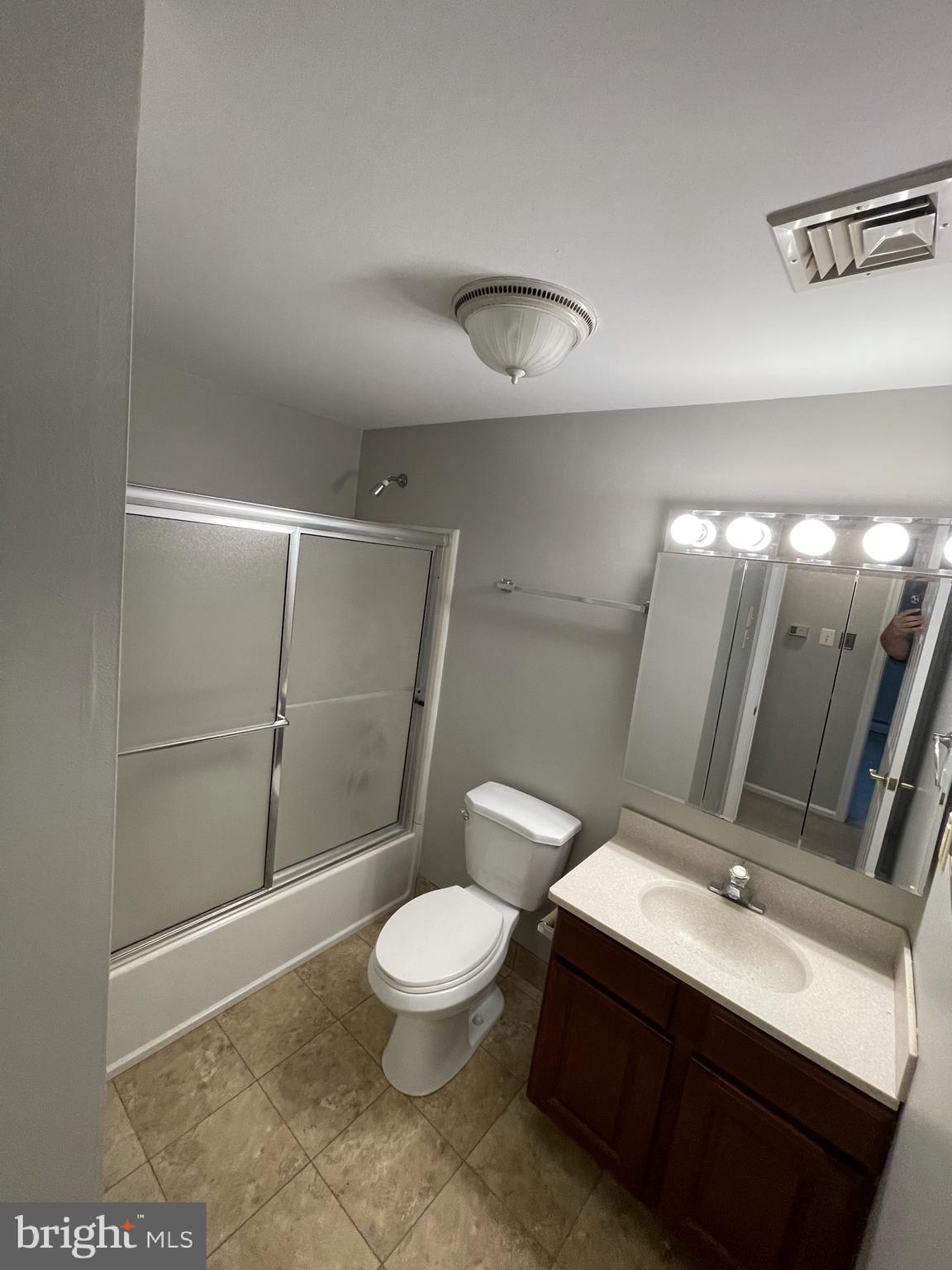 53 Sandown Road Norristown, PA 19403 - Photo 12 of 21 Hallway Bathroom
