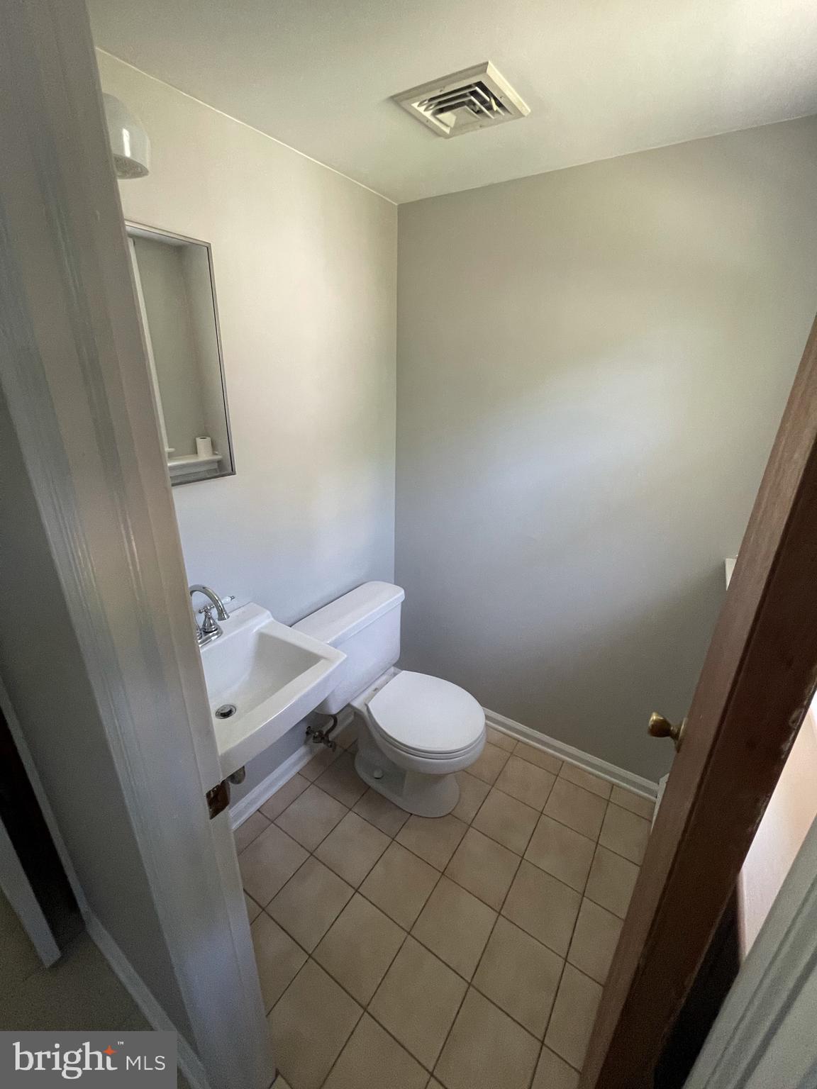 53 Sandown Road Norristown, PA 19403 - Photo 18 of 21 1st floor powder room