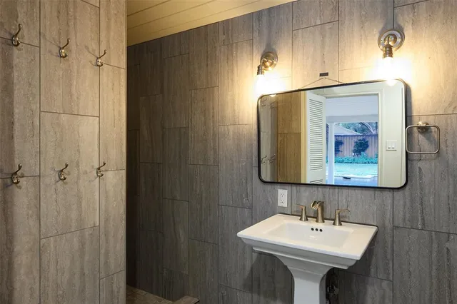 $5,850,000 | 5243 Farquhar Lane, Dallas, TX 75209