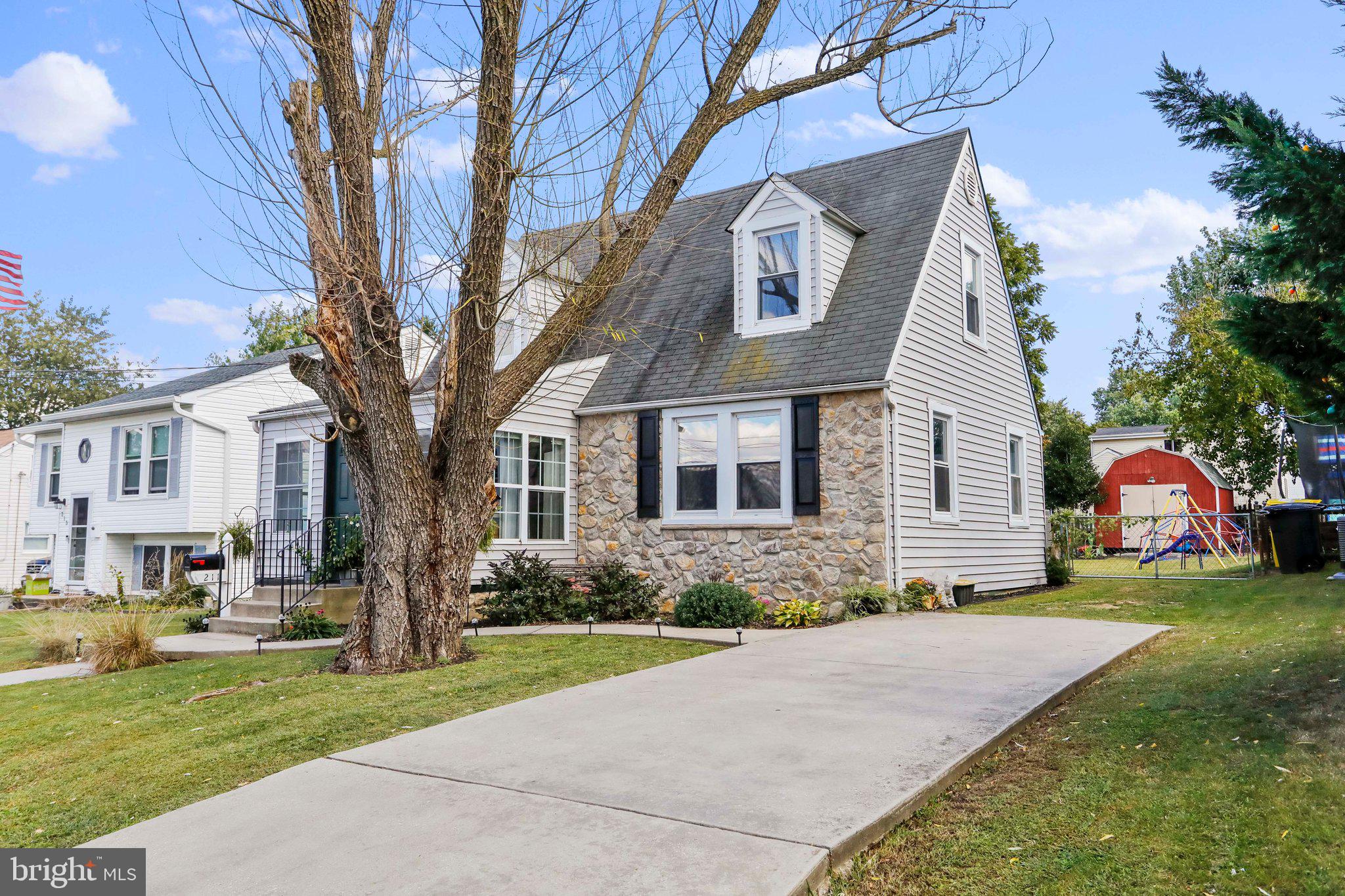 211 Lake Road Pasadena, MD 21122 - Photo 2 of 30 Large driveway, great curb appeal
