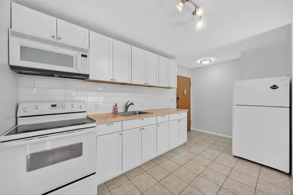 $1,900 | 810 Blooming Grove Turnpike, Unit 60, New Windsor, NY 12553