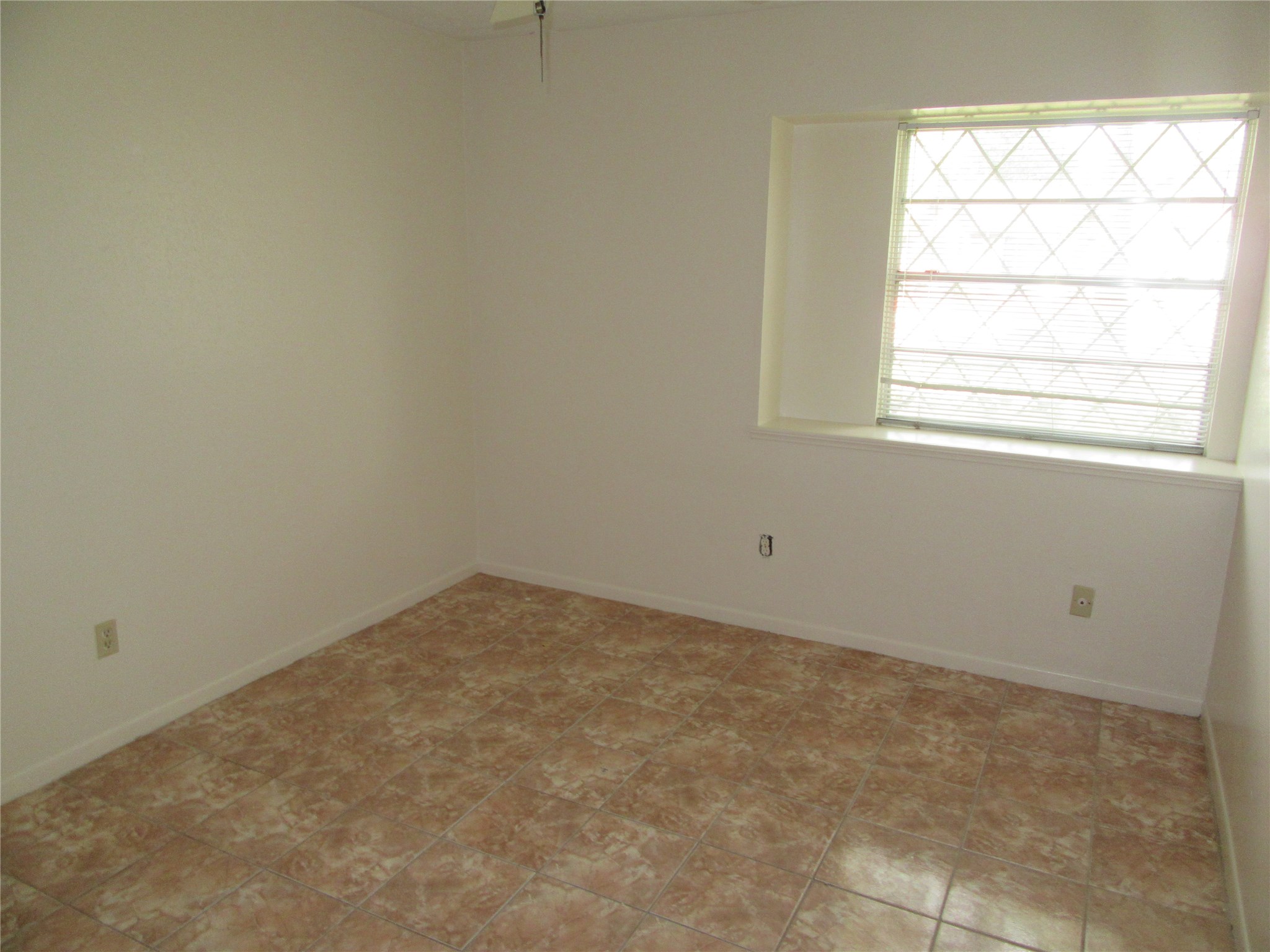 12215 Pompano Lane Houston, TX 77072 - Photo 12 of 15 an empty room with a window