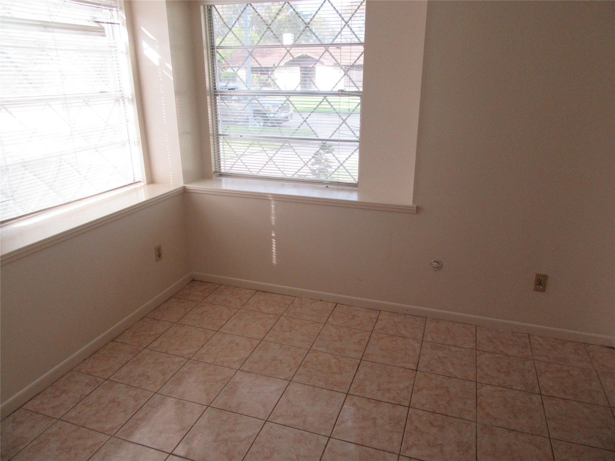 12215 Pompano Lane Houston, TX 77072 - Photo 5 of 15 an empty room with windows