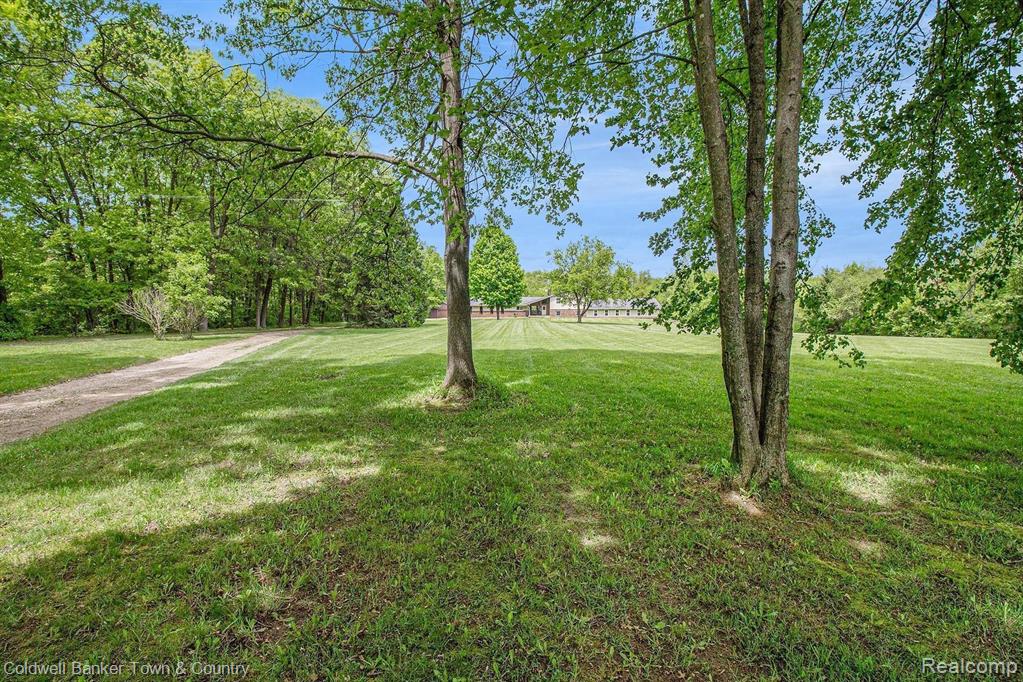 6751 Dunn Road Howell, MI 48855 - Photo 2 of 29