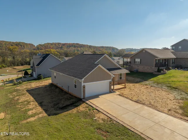 $439,000 | 161 Mill Creek Drive, Loudon, TN 37774