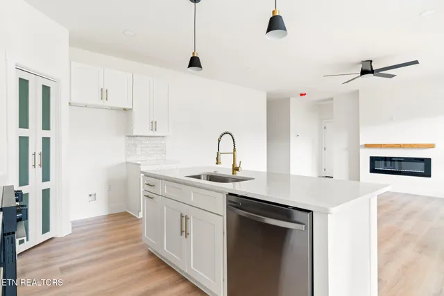 $439,000 | 161 Mill Creek Drive, Loudon, TN 37774