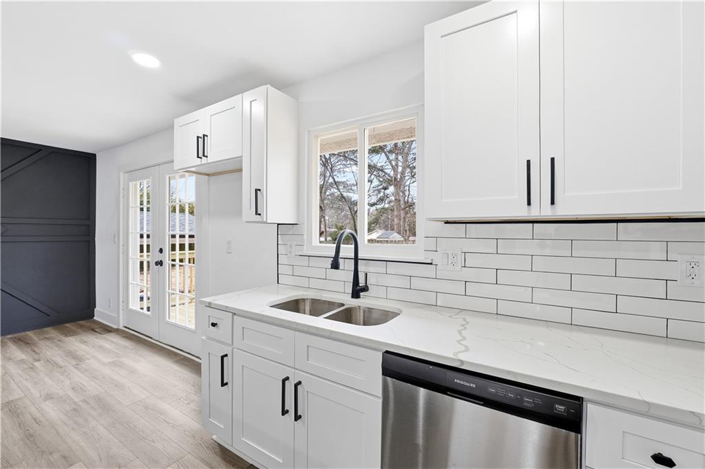 6677 Fielder Road Rex, GA 30273 - Photo 10 of 25