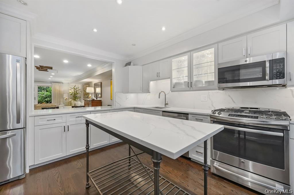 1054 Boston Post Road Rye, NY 10580 - Photo 2 of 22