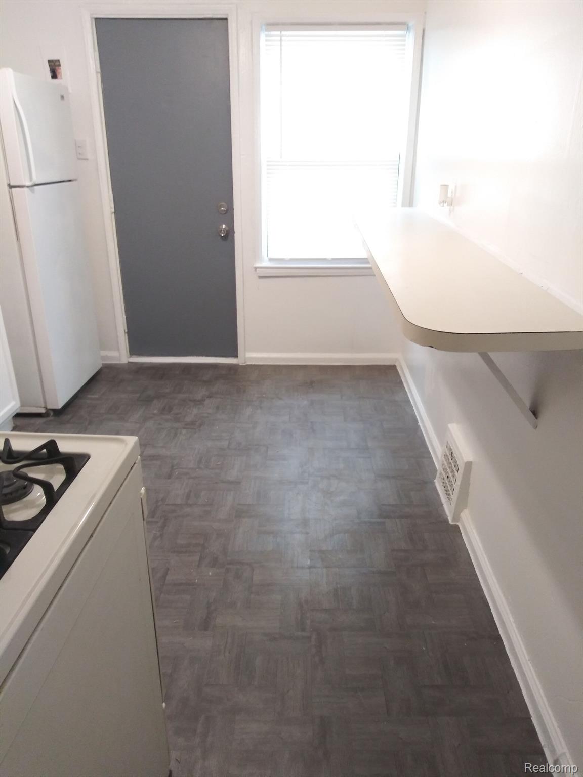 20468 Meyers Road Detroit, MI 48235 - Photo 8 of 17 Kitchen Bar top counter space
