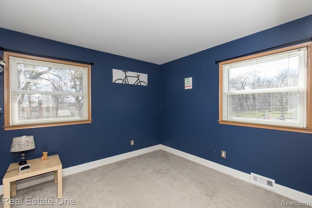 585 South Fieldstone Drive Rochester Hills, MI 48309 - Photo 27 of 34