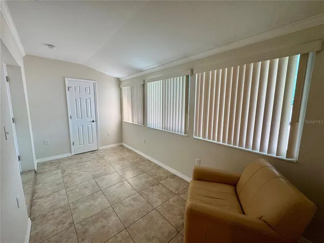 $1,200 | 5855 18th Street North, Unit 11, St. Petersburg, FL 33714