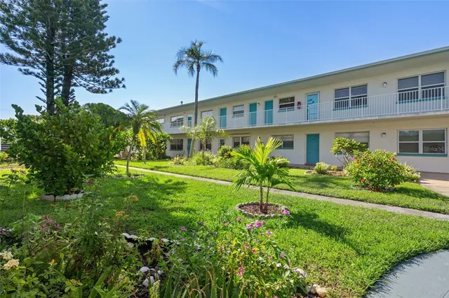 $1,200 | 5855 18th Street North, Unit 11, St. Petersburg, FL 33714