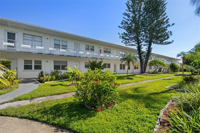 $1,200 | 5855 18th Street North, Unit 11, St. Petersburg, FL 33714