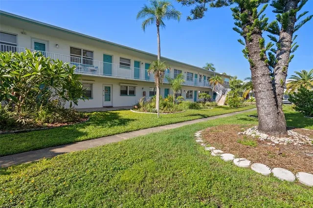 $1,200 | 5855 18th Street North, Unit 11, St. Petersburg, FL 33714