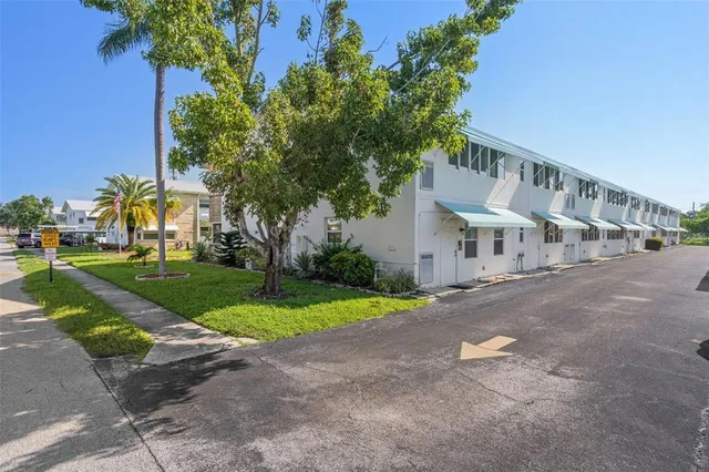 $1,200 | 5855 18th Street North, Unit 11, St. Petersburg, FL 33714