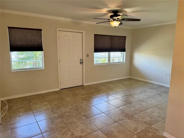 $1,200 | 5855 18th Street North, Unit 11, St. Petersburg, FL 33714