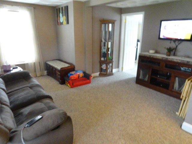 44 Milton Road Warwick, RI 02888 - Photo 9 of 21 Gallery Image 9
