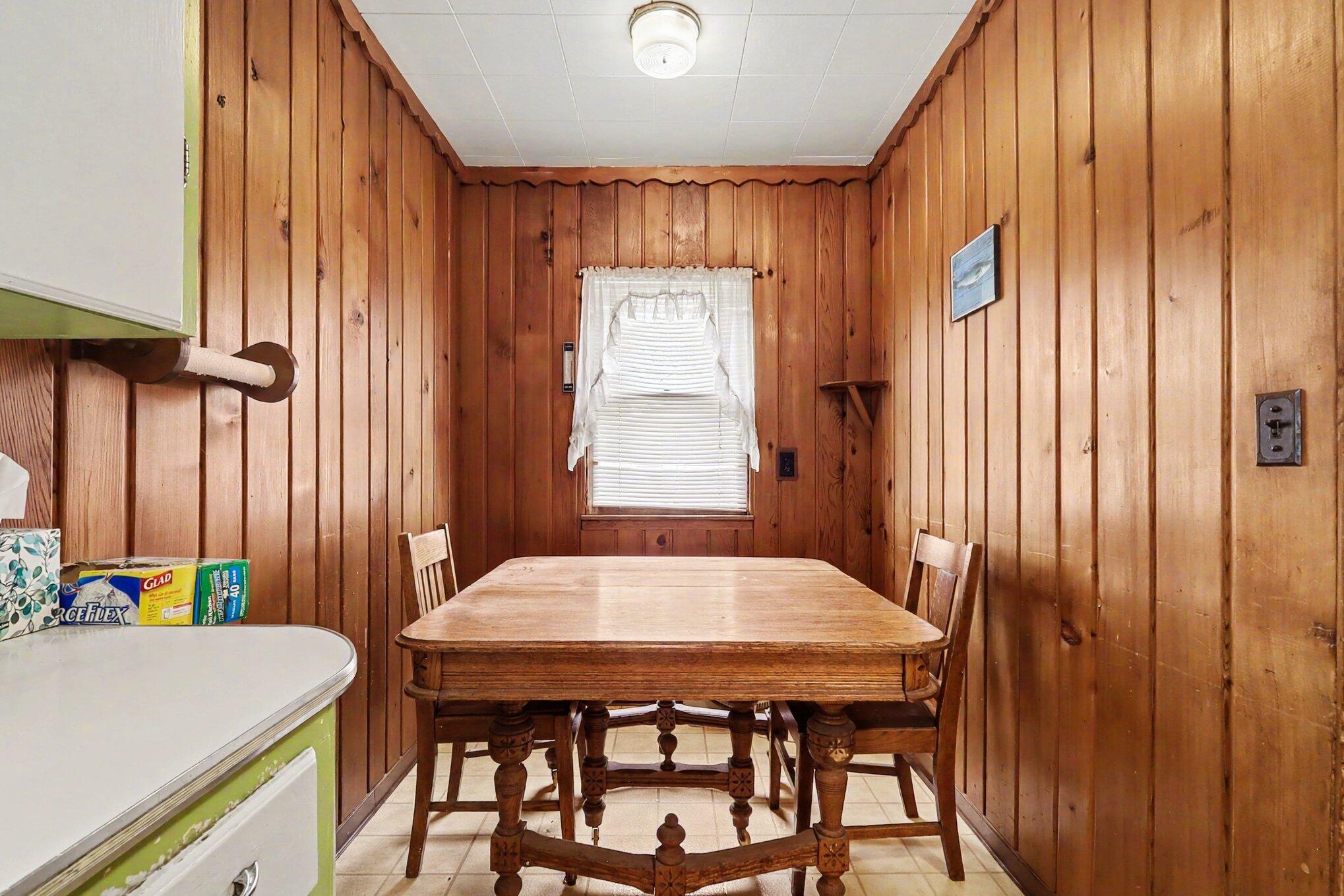713 East Spring Street Whitehall, MI 49461 - Photo 8 of 25 005_file_5625