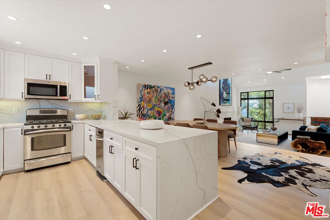2108 Neilson Way Santa Monica, CA 90405 - Photo 5 of 70
