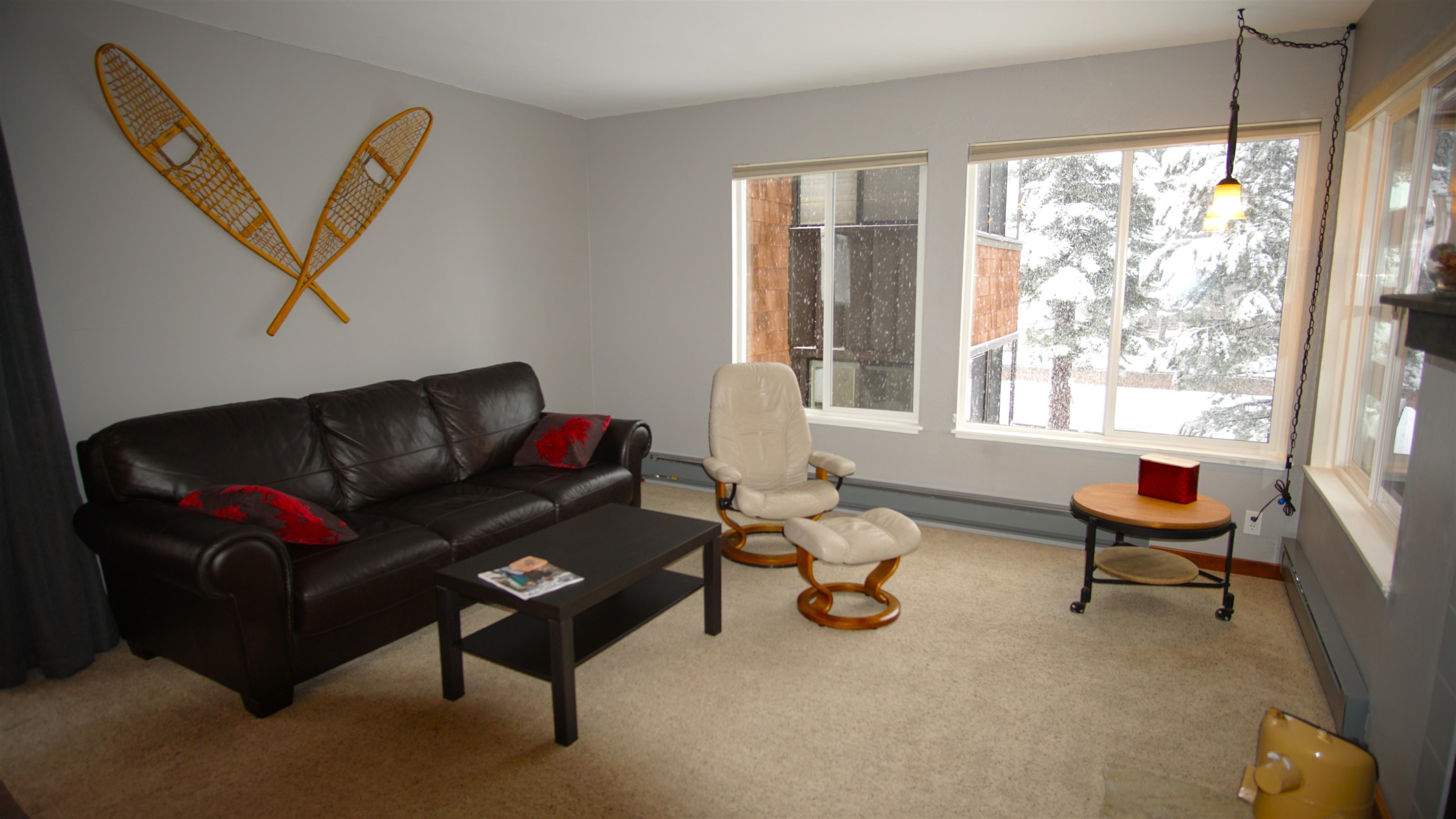 11723 Snowpeak Way, Unit 567 Truckee, CA 96161 - Photo 11 of 28 a living room with furniture and a large window