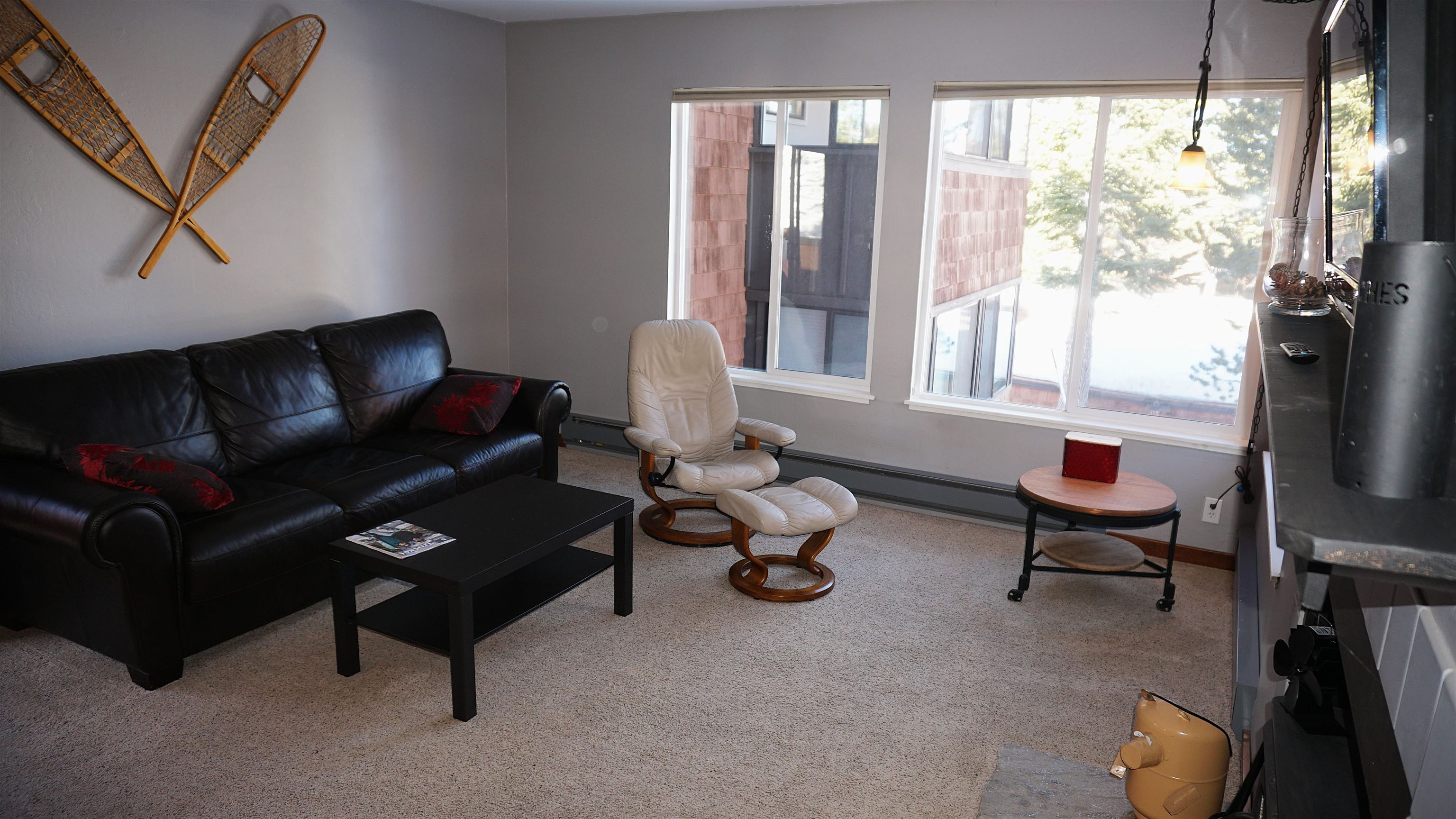 11723 Snowpeak Way, Unit 567 Truckee, CA 96161 - Photo 21 of 28 a living room with furniture and a window