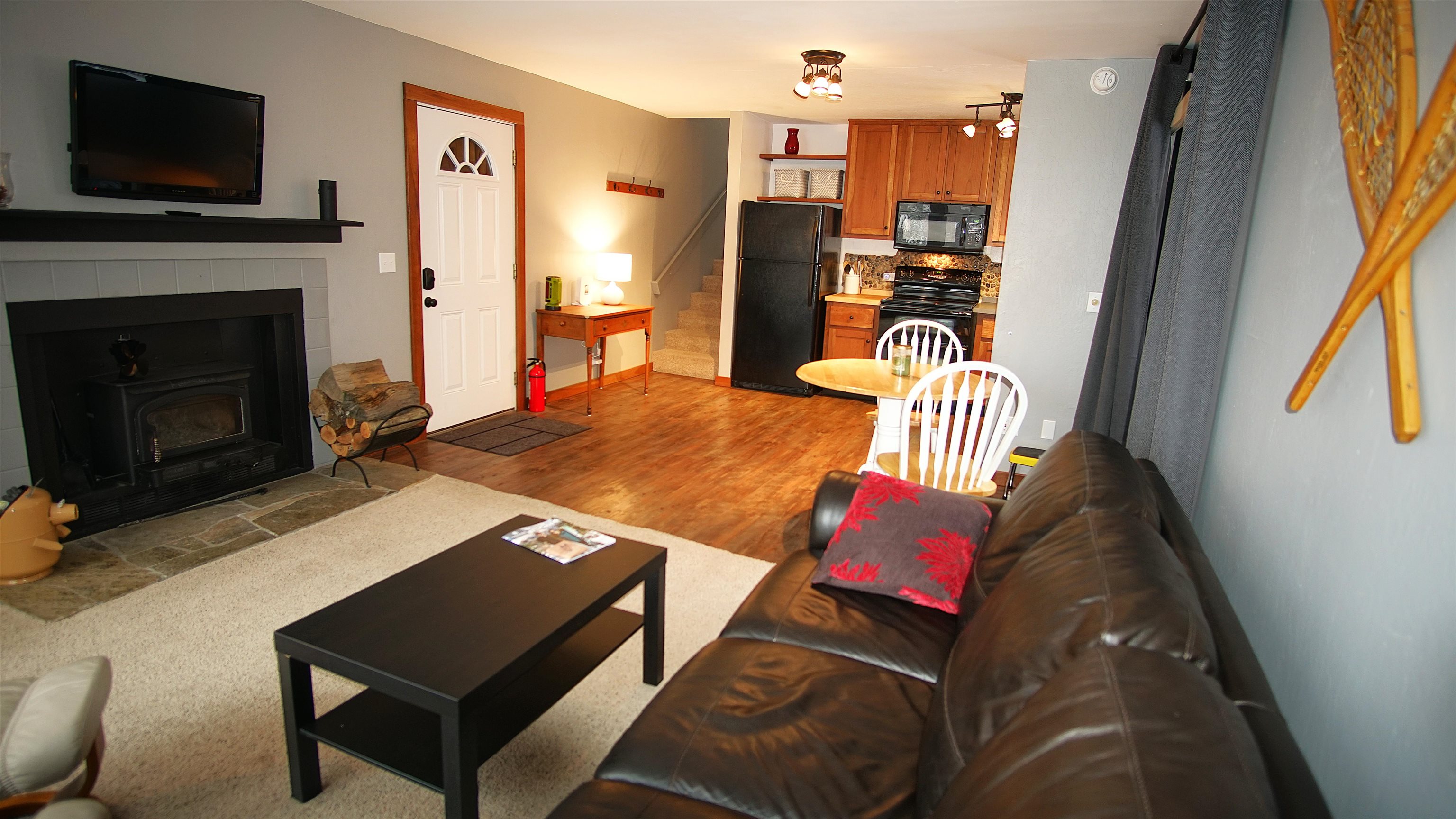 11723 Snowpeak Way, Unit 567 Truckee, CA 96161 - Photo 4 of 28 a living room with furniture and a flat screen tv