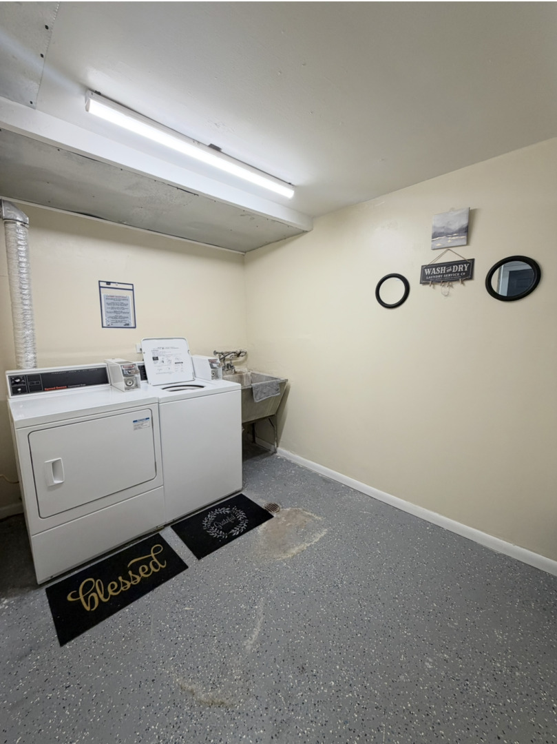 2033 West 111th Street, Unit 2S Chicago, IL 60643 - Photo 8 of 8 a utility room with dryer and washer