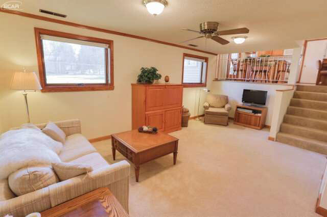 2289 Crane Road Fenton, MI 48430 - Photo 5 of 13 21120370-4.JPG