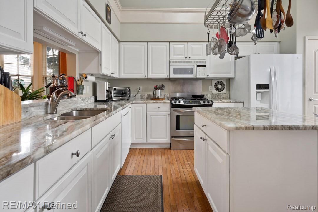 1515 Ford Court Rochester, MI 48306 - Photo 7 of 34 1515-Ford-Ct-07.jpg