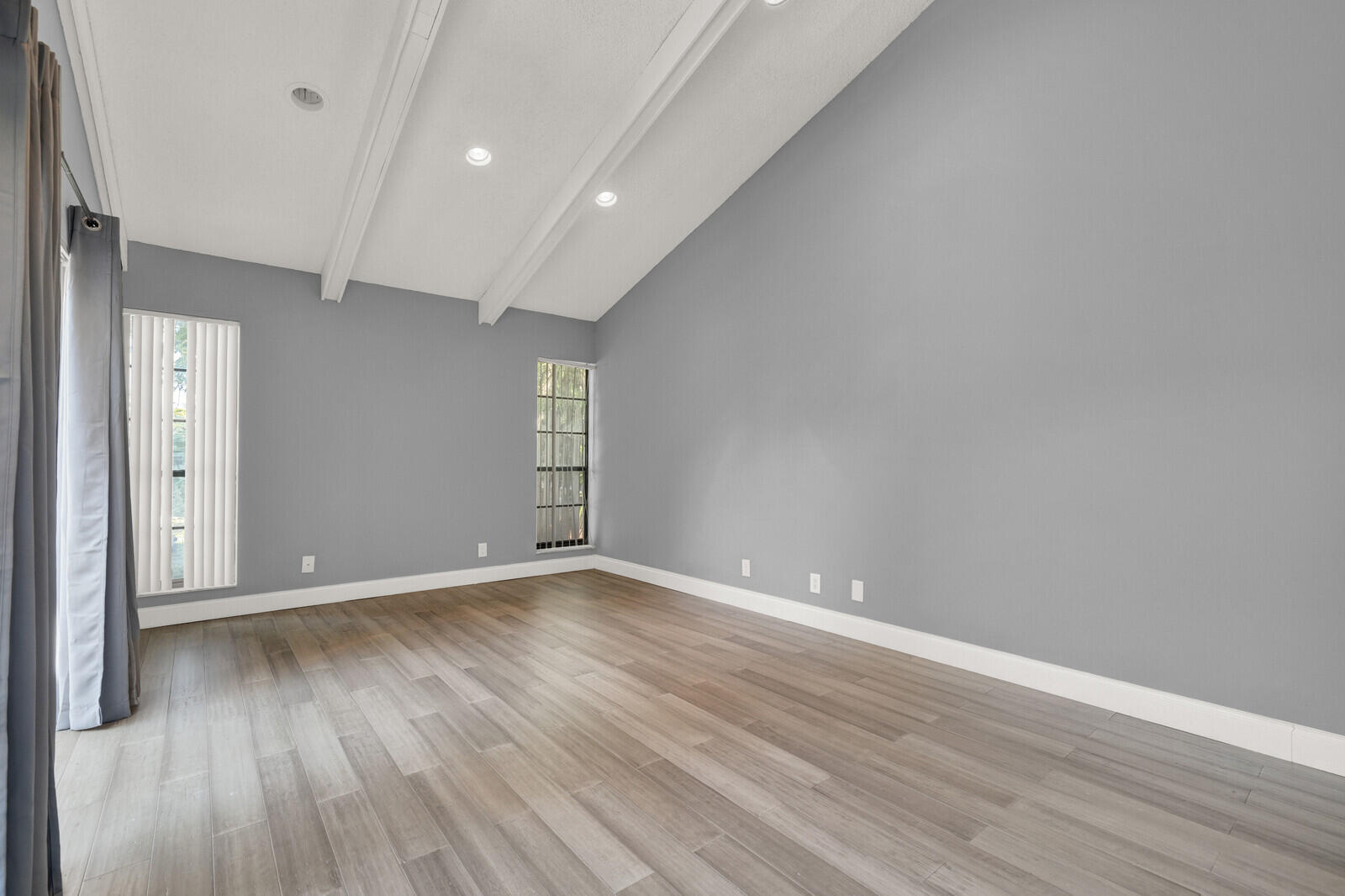 6599 Pond Apple Road Boca Raton, FL 33433 - Photo 23 of 32 Living Room