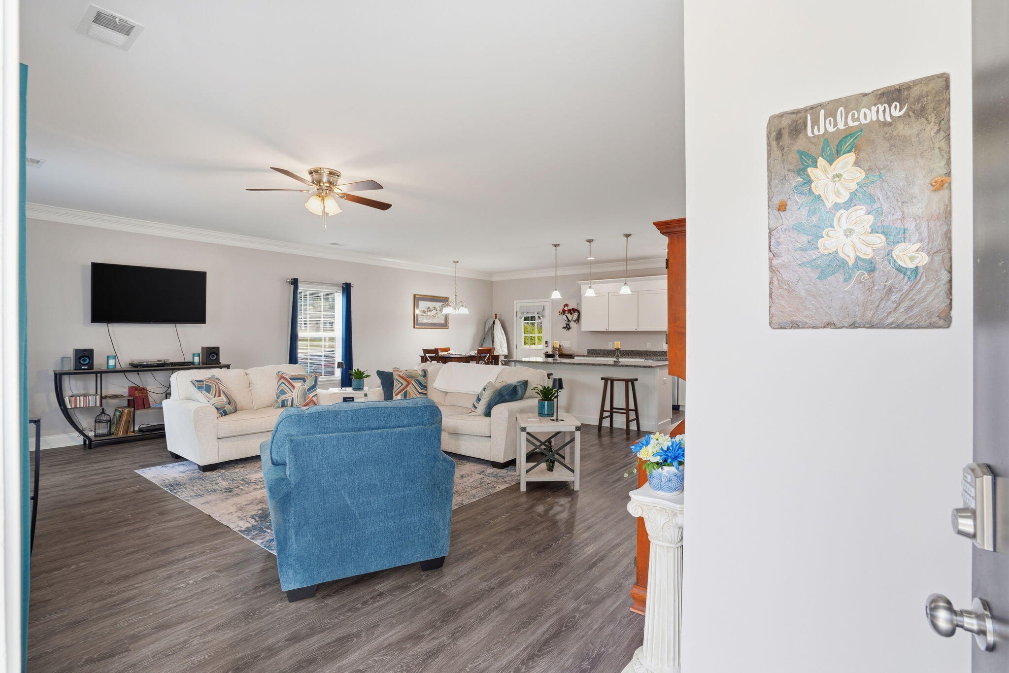301 David Street St. George, SC 29477 - Photo 3 of 28 Living Room