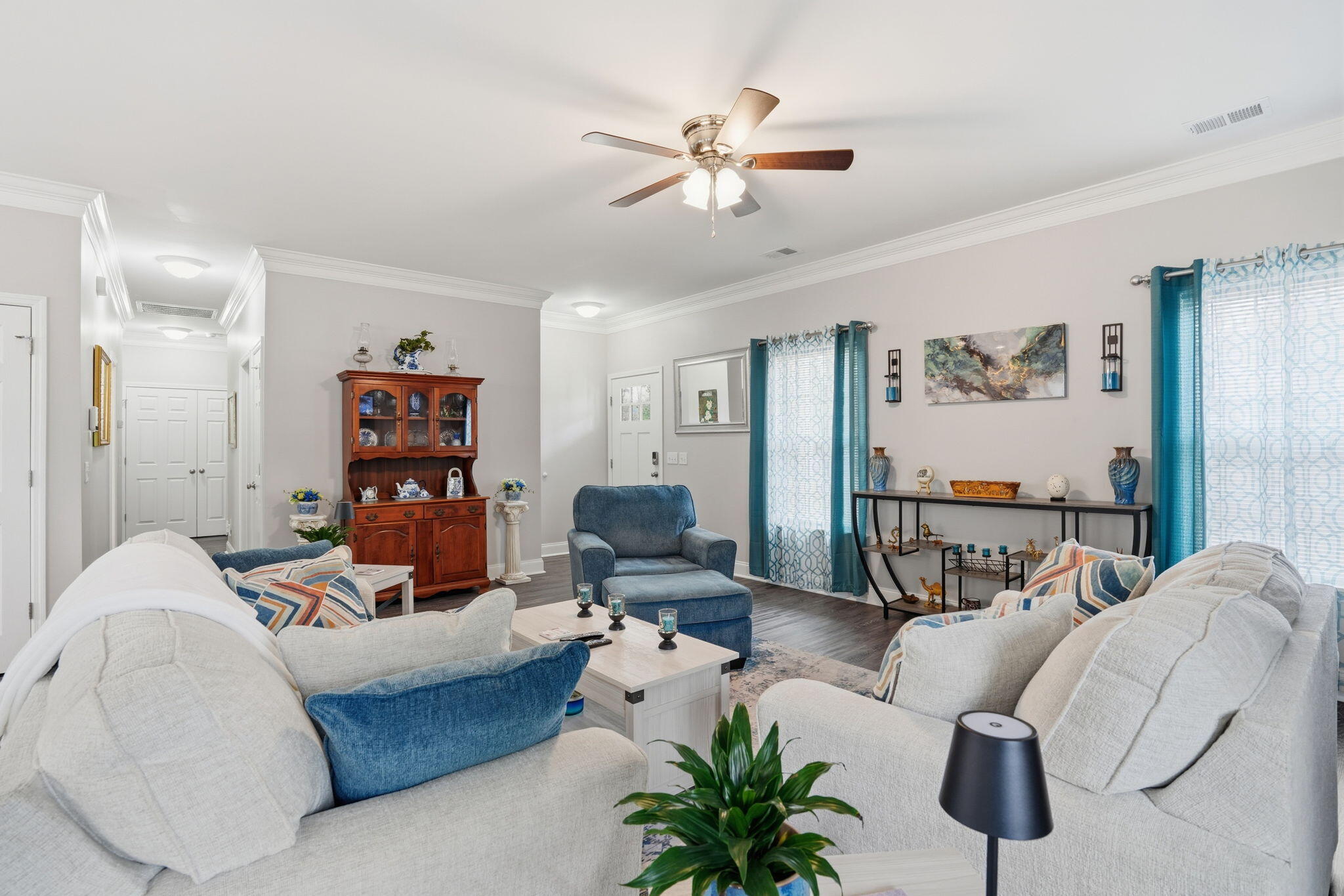 301 David Street St. George, SC 29477 - Photo 5 of 28 Living Room