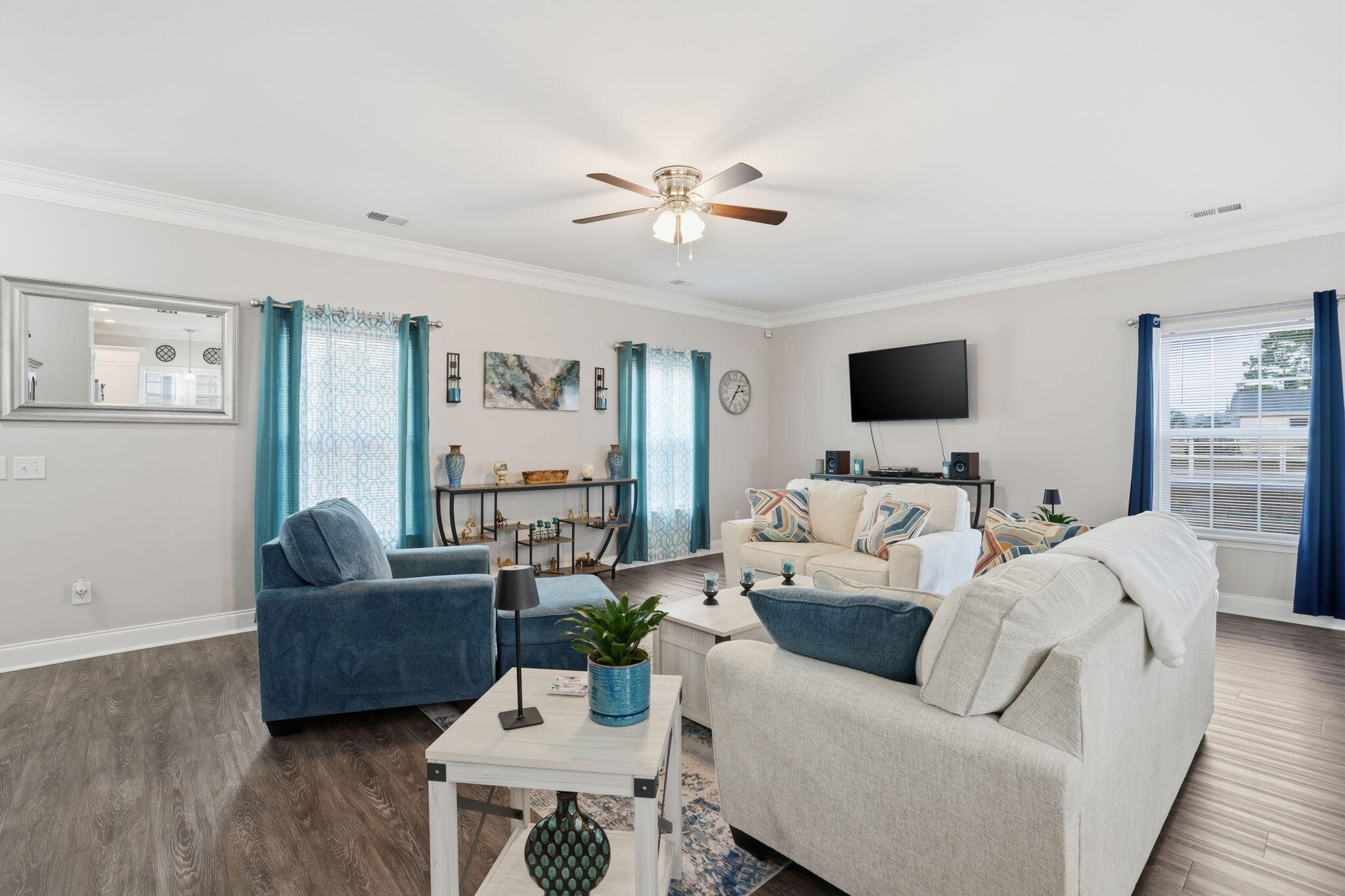 301 David Street St. George, SC 29477 - Photo 6 of 28 Living Room