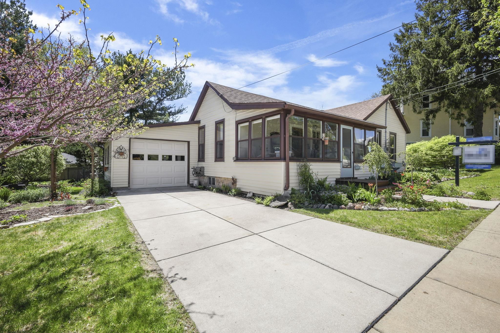 125 Locust Street Lodi, WI 53555 - Photo 2 of 41