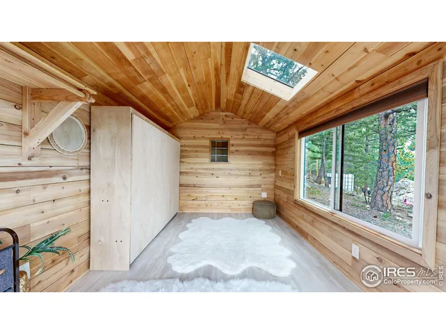 a black and white photo of a room