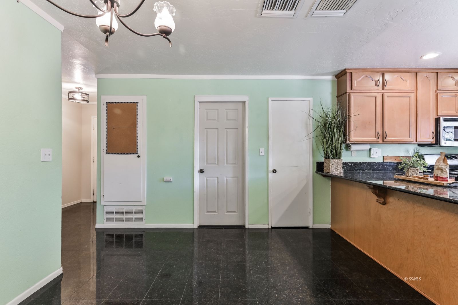 332 Iowa Court Ridgecrest, CA 93555 - Photo 8 of 34