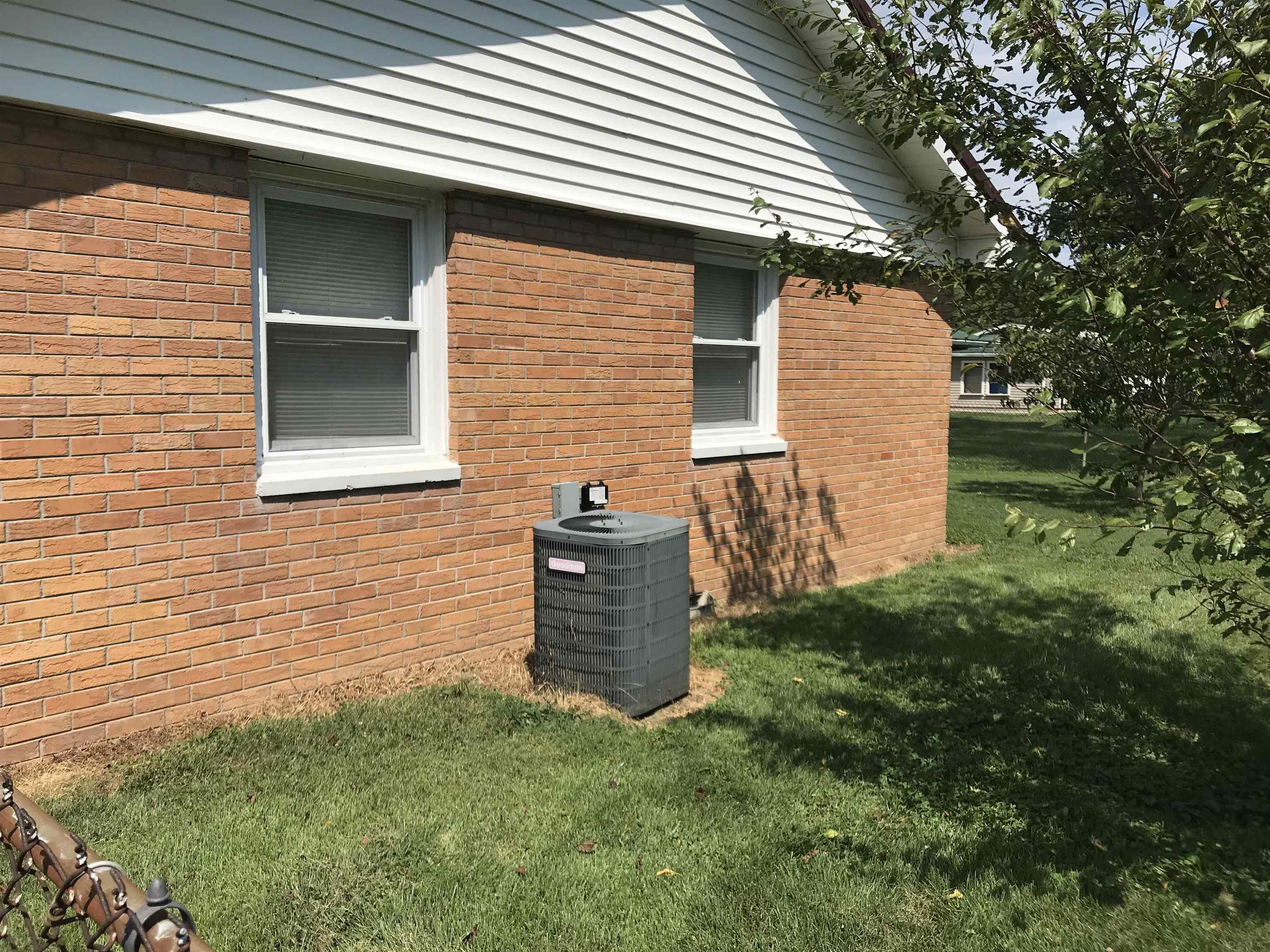 2158 South Sievers Road Vincennes, IN 47591 - Photo 4 of 29 Gallery Image 4