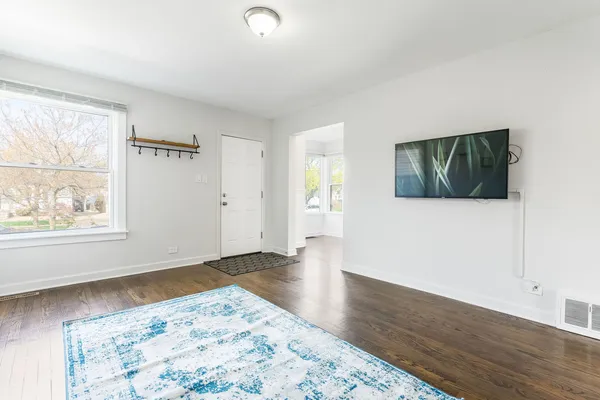 $380,500 | 10619 South Sawyer Avenue, Chicago, IL 60655