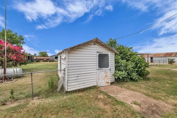 a view of a house with entertaining space