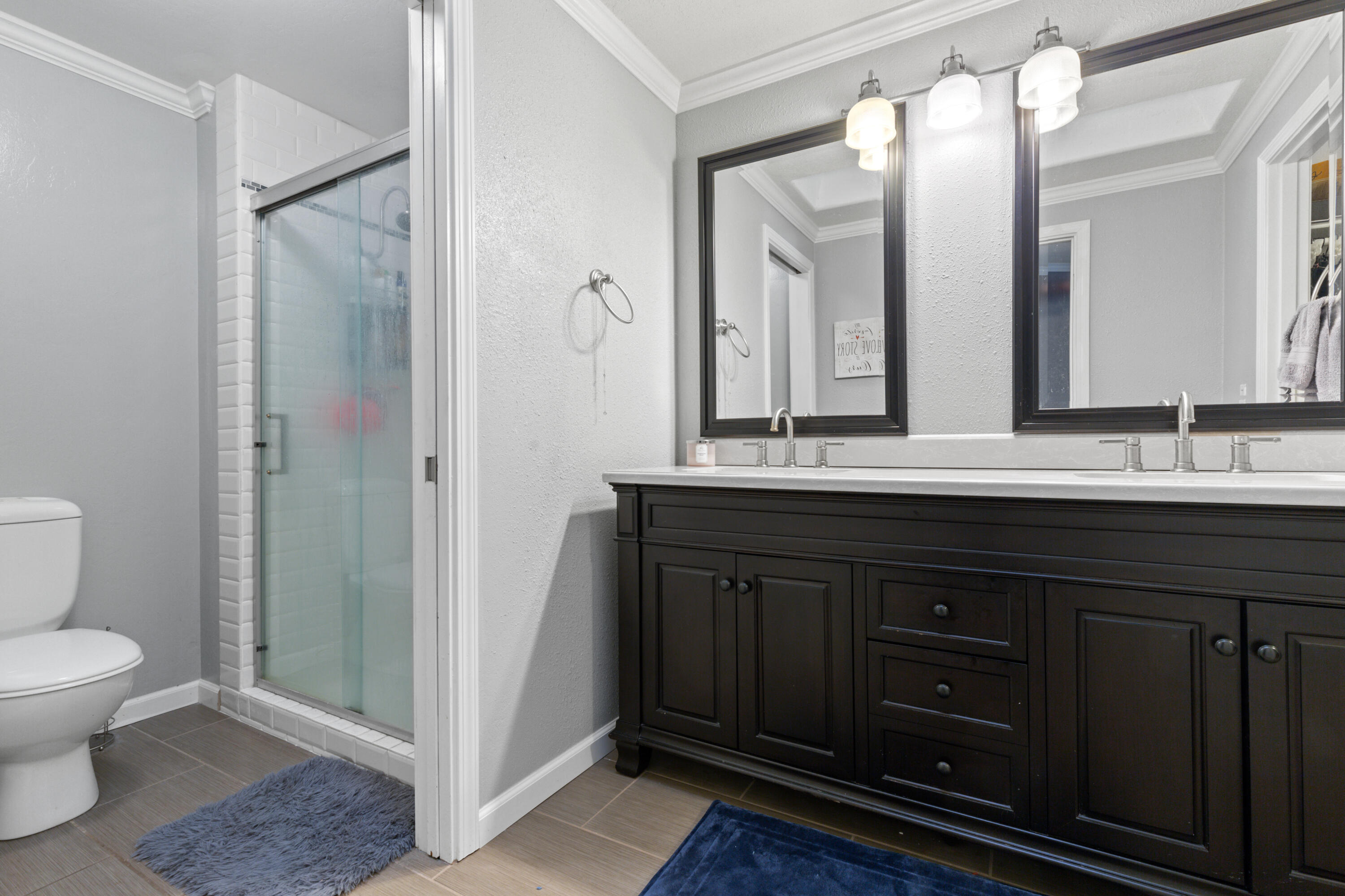 3044 Delta Waters Road Medford, OR 97504 - Photo 17 of 30 Primary bathroom