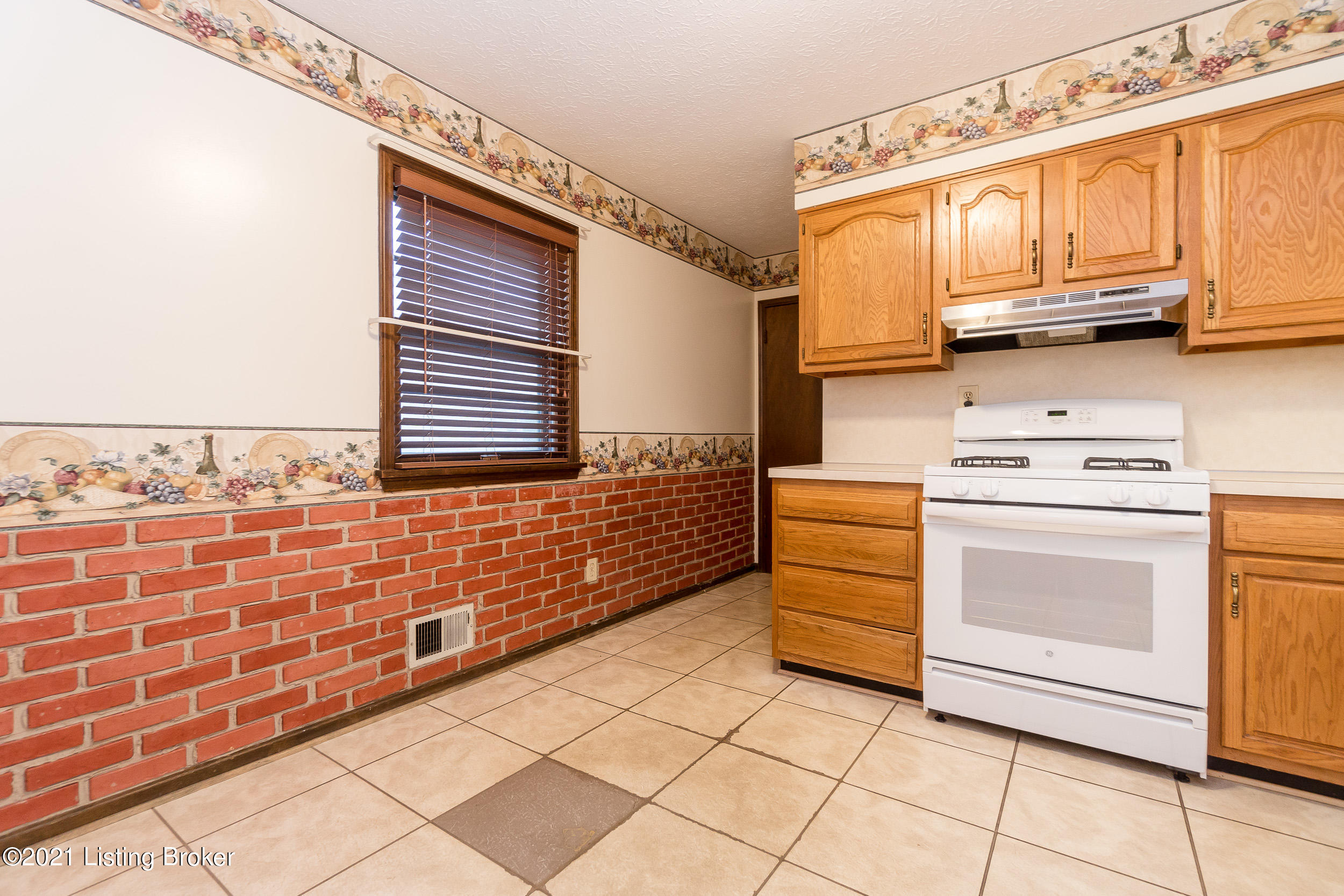 3815 Modesto Road Louisville, KY 40299 - Photo 15 of 52 kitchen