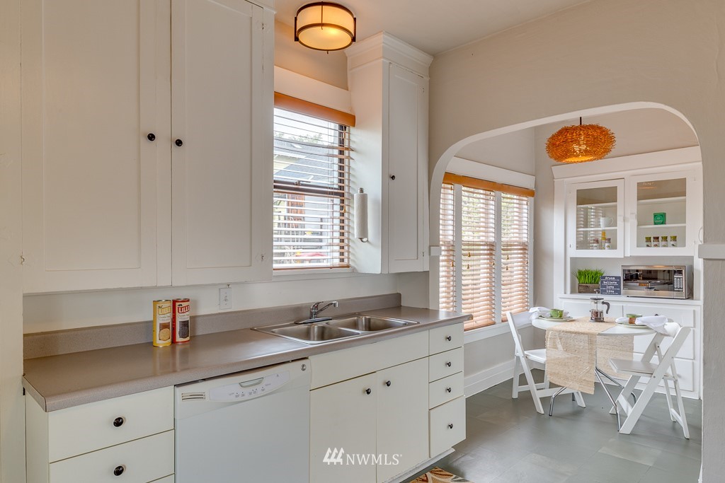 3516 Carr Place North Seattle, WA 98103 - Photo 12 of 25