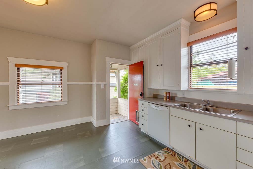 3516 Carr Place North Seattle, WA 98103 - Photo 13 of 25