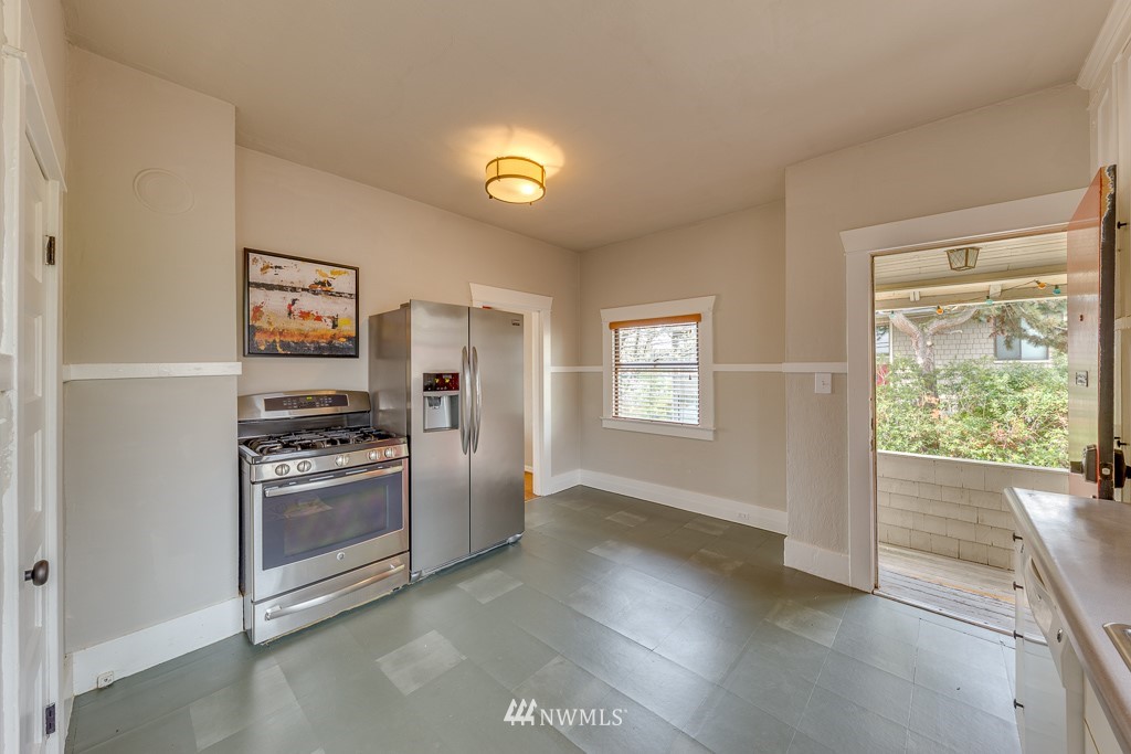 3516 Carr Place North Seattle, WA 98103 - Photo 14 of 25