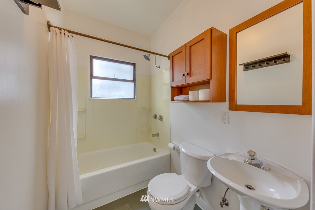 3516 Carr Place North Seattle, WA 98103 - Photo 15 of 25