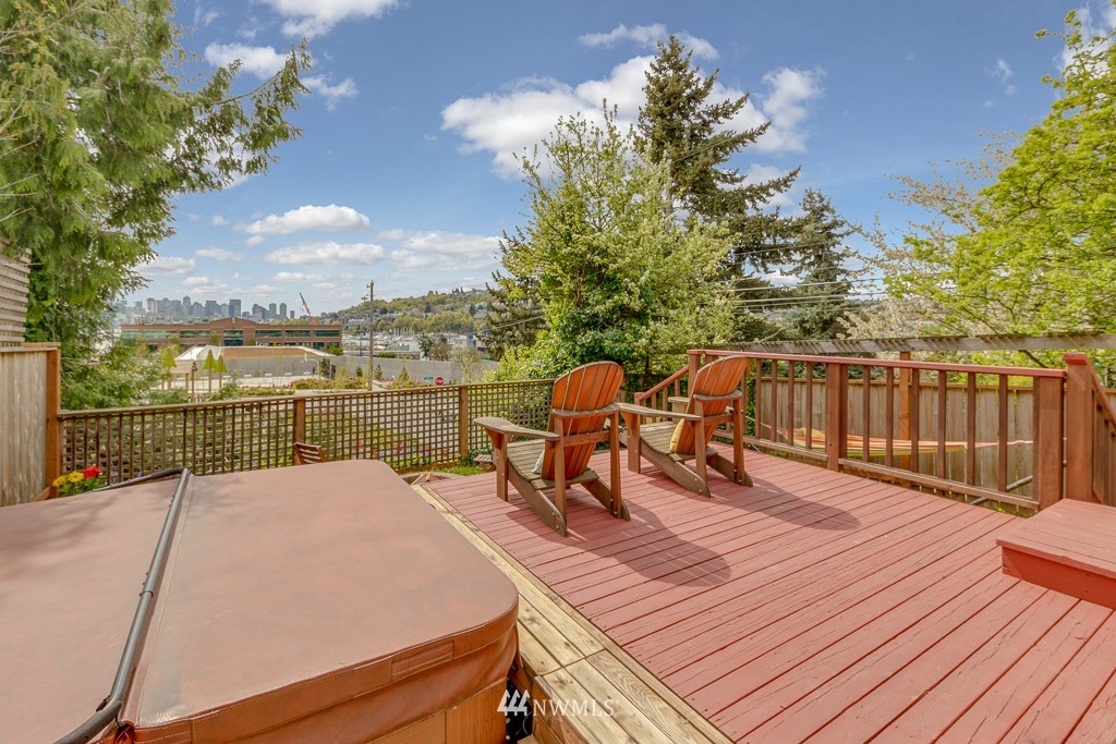 3516 Carr Place North Seattle, WA 98103 - Photo 3 of 25